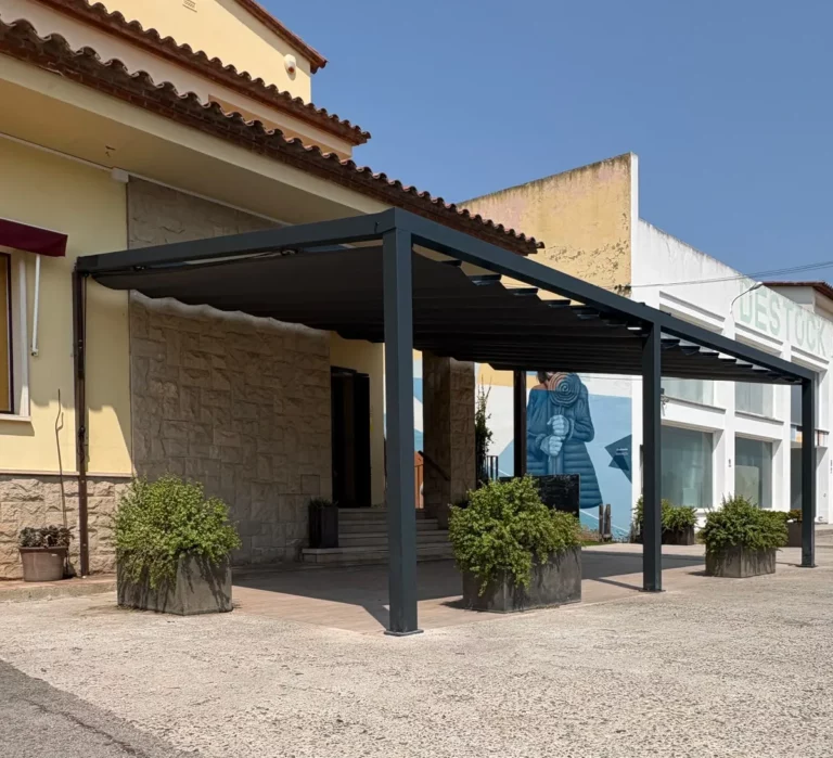 Toldo corredero restaurante Can Carola